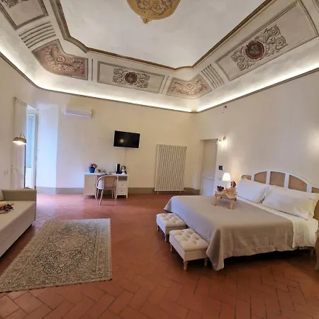 Palazzo Rosselmini בית הארחה