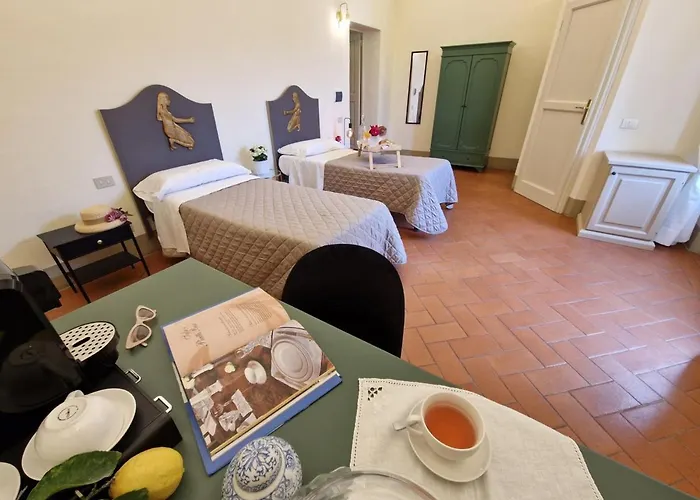 Palazzo Rosselmini 게스트하우스 3*